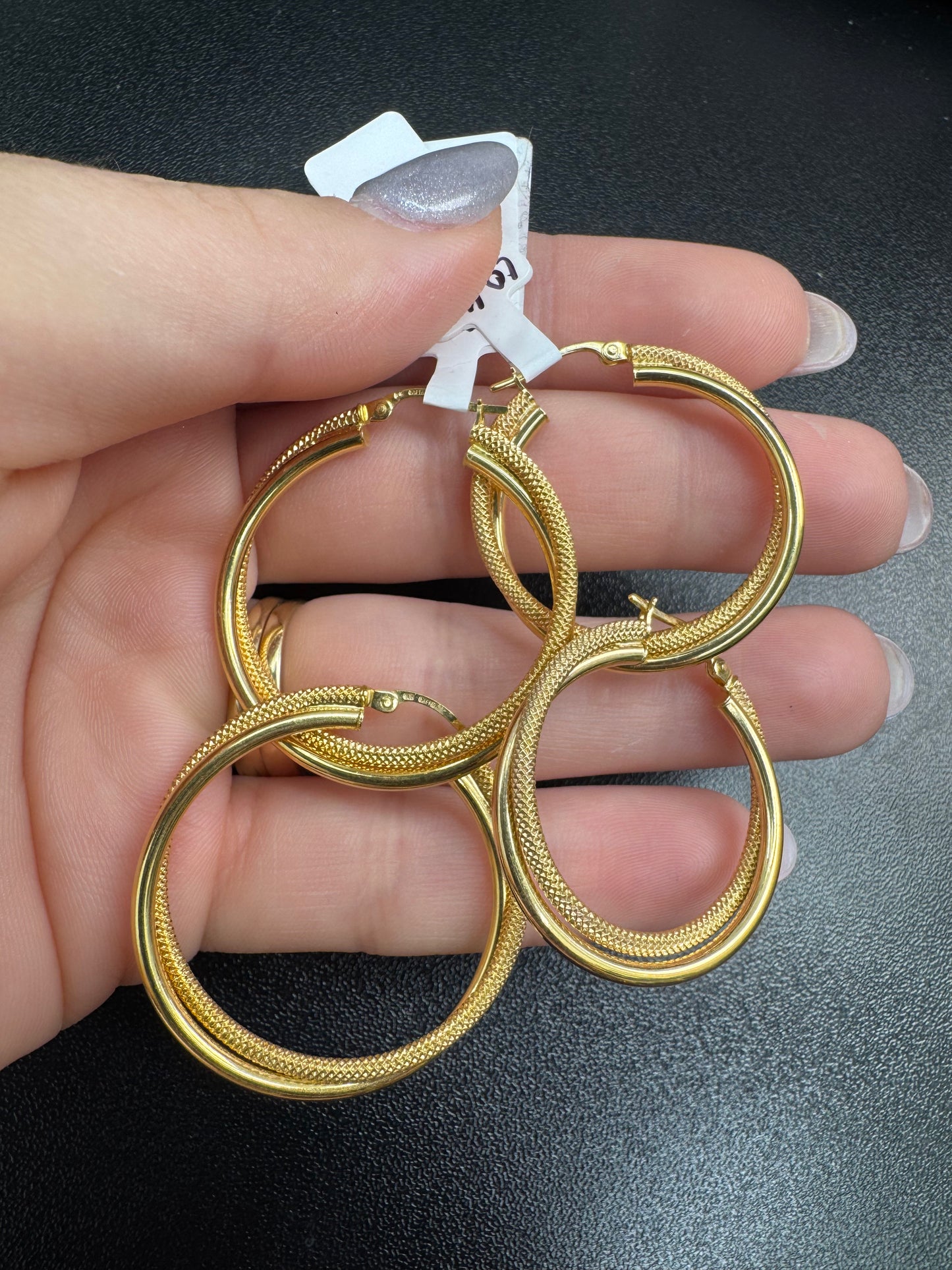 Duo de argollas lisas y nevadas.