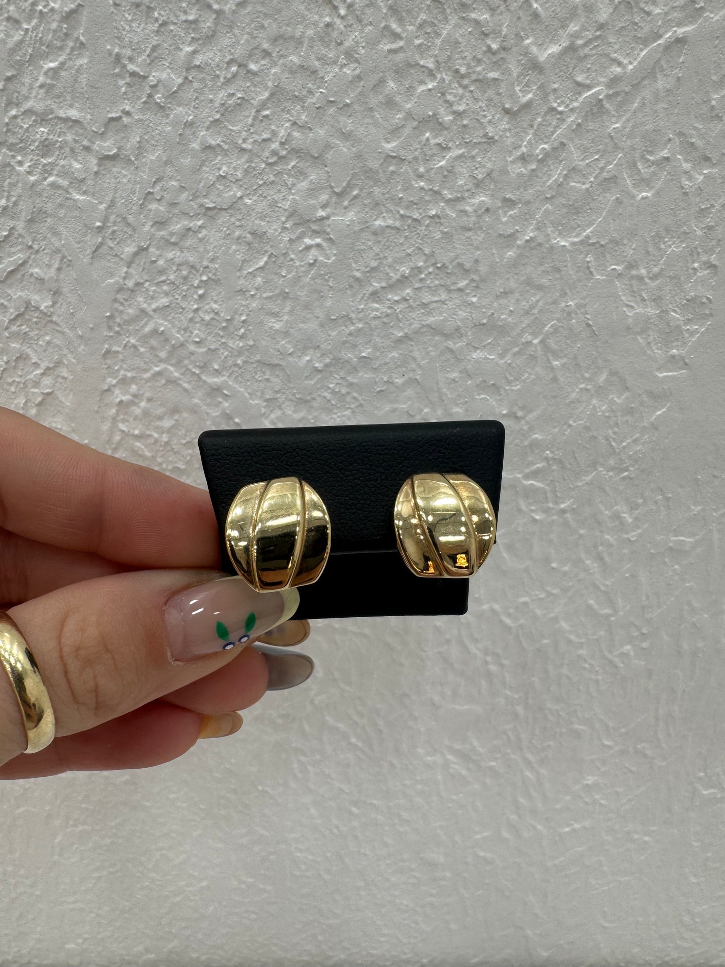 Aretes omega