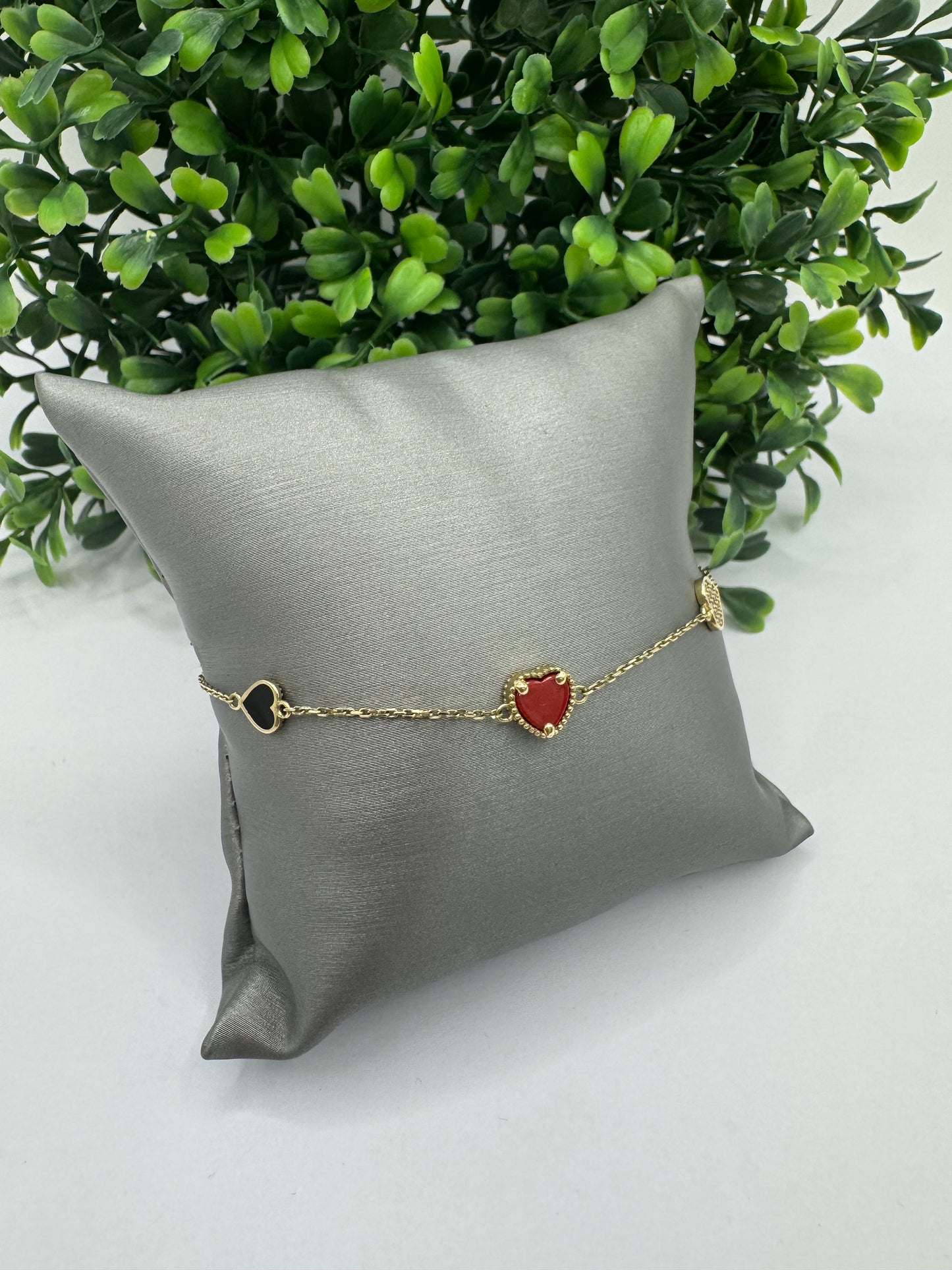 Pulsera de corazones.