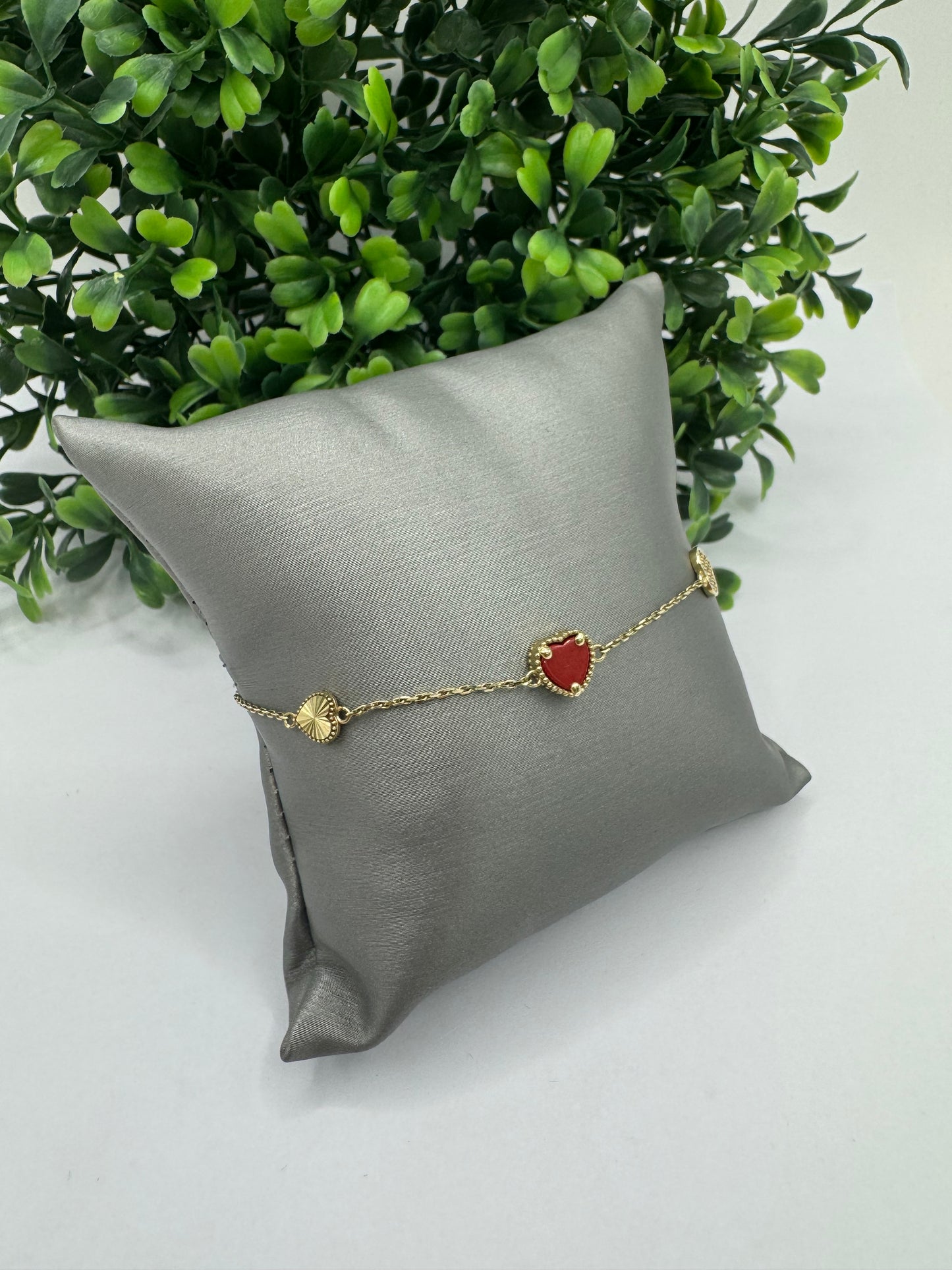 Pulsera de corazones.