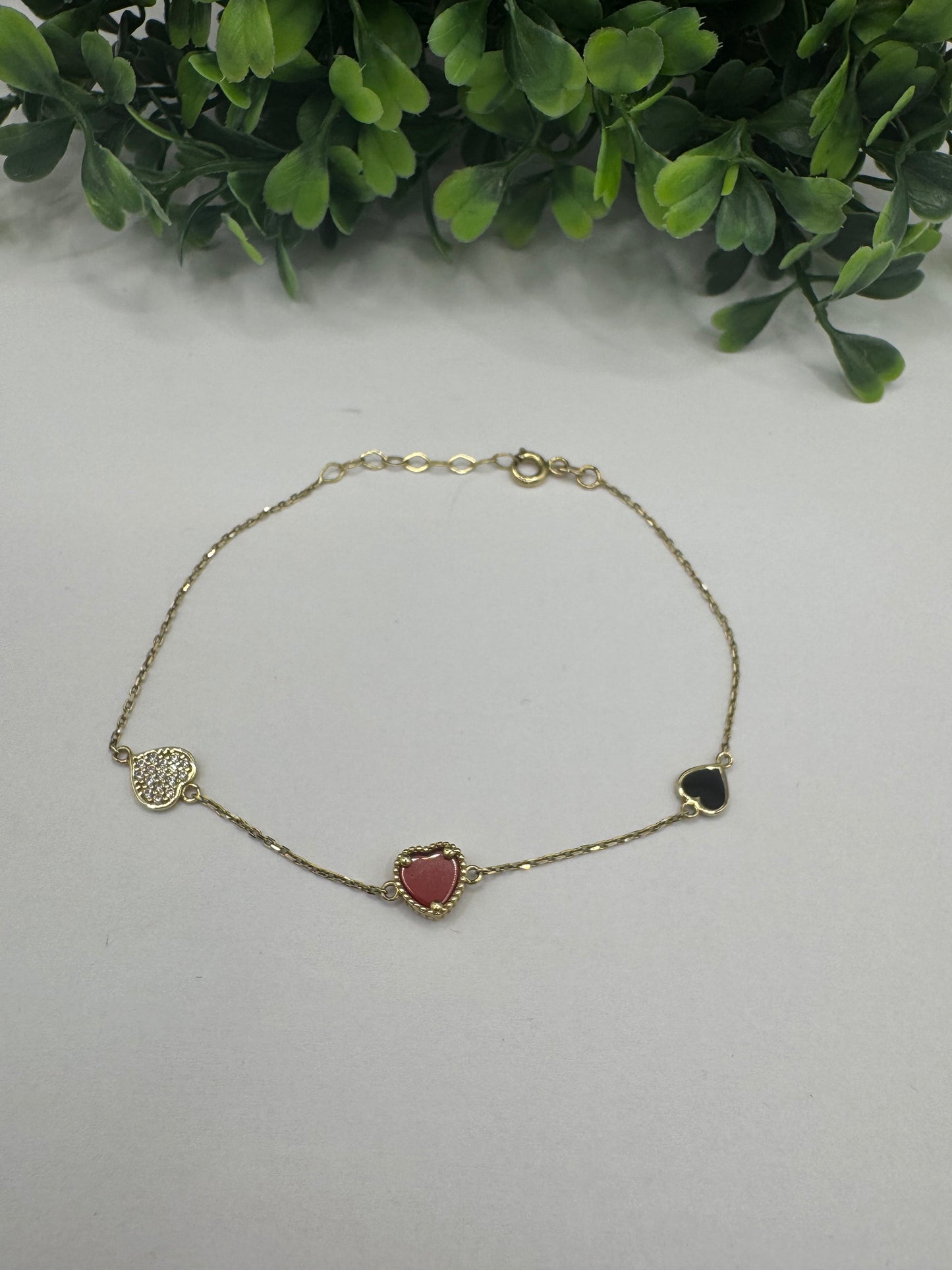 Pulsera de corazones.