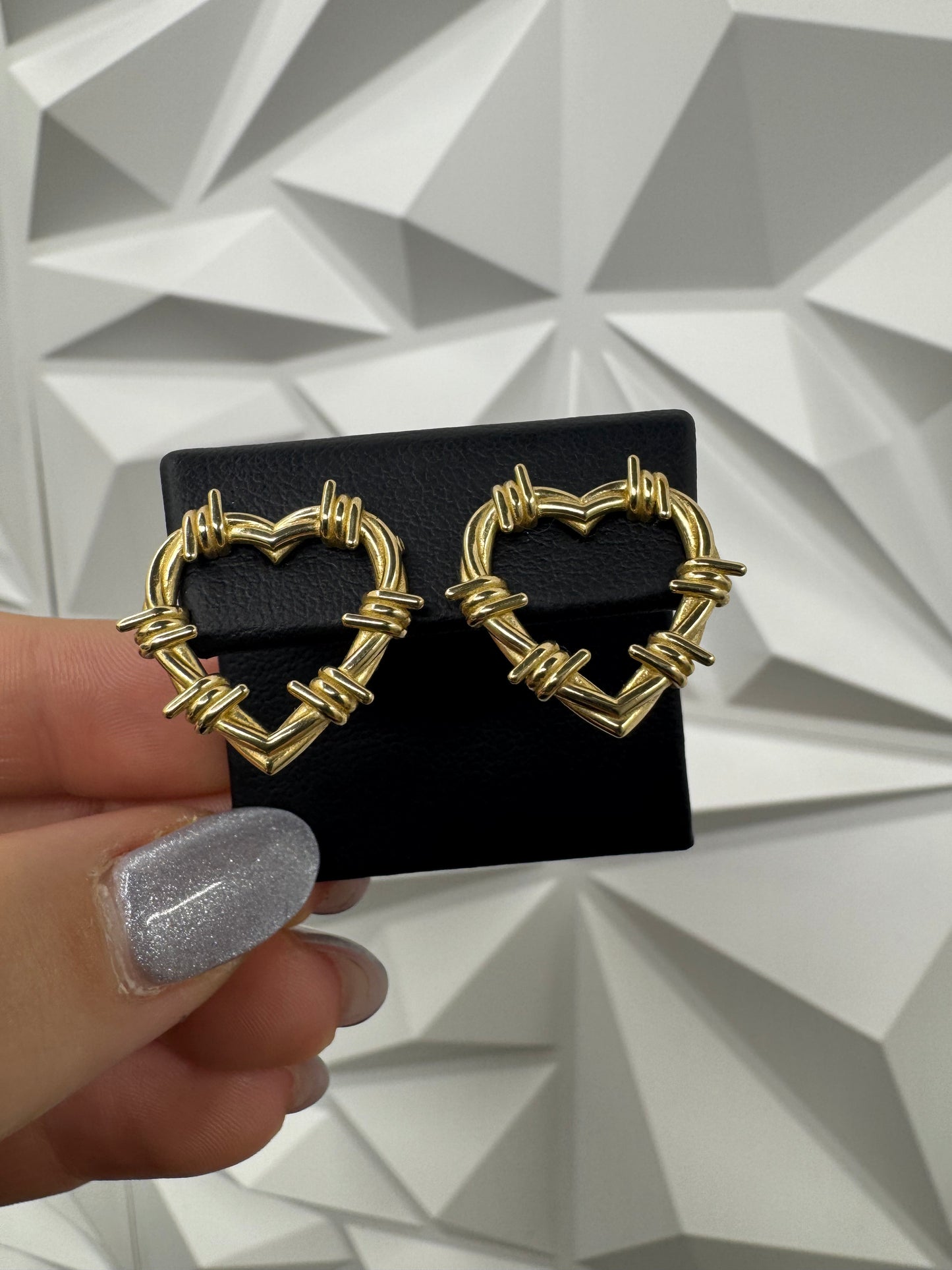 Aretes de corazones.