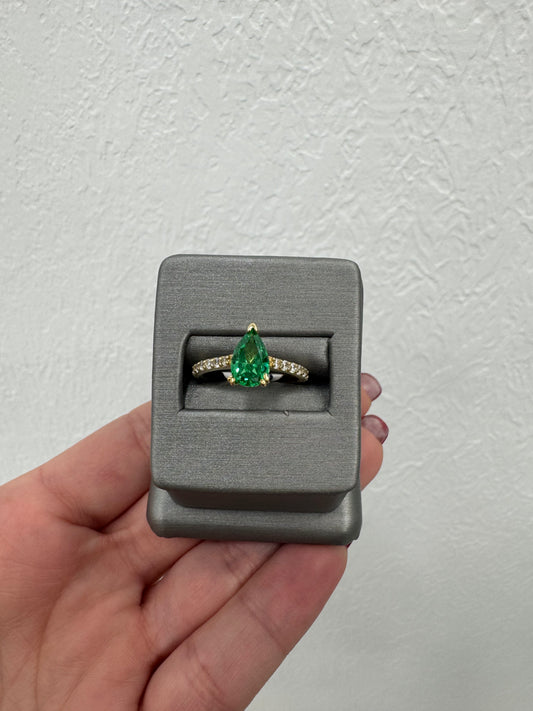 Anillo de pera verde