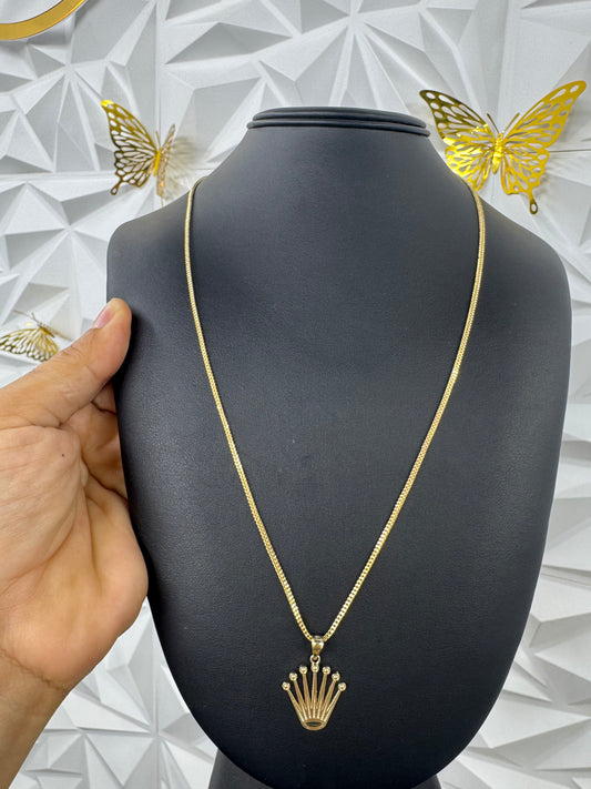 Cadena franco y dije de corona.