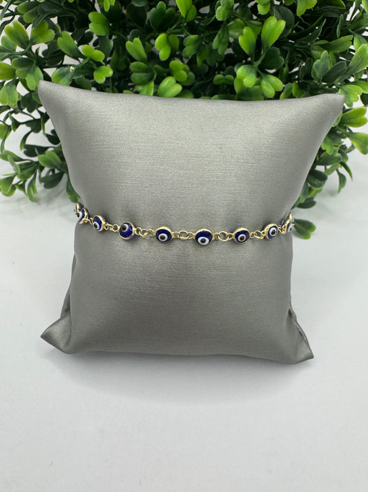 Pulsera de ojitos azules.